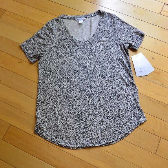 Athleta Breezy Scoop V-neck Short Sleeve T Shirt in Micro Cheetah S - Picture 1 of 7